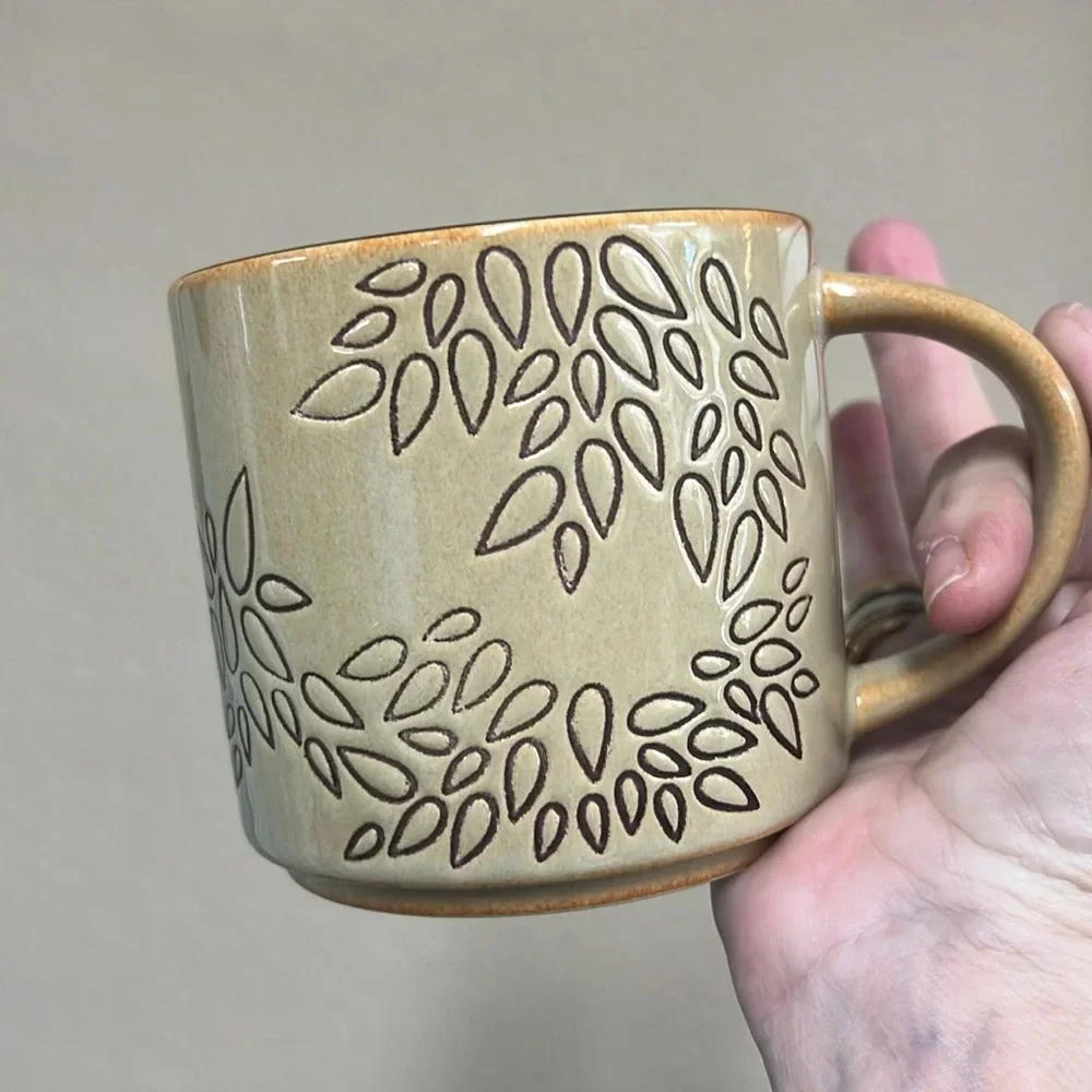 Starbucks Incise Leaf Mug in Tan and Brown Coffee Mug From 2013